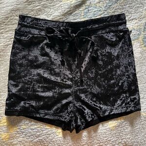 Buff bunny velvet shorts